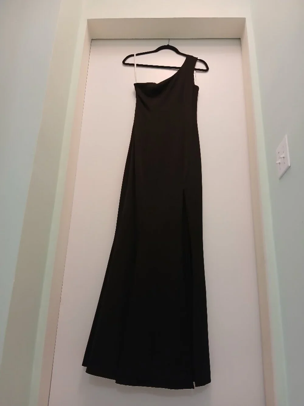Lovers + Friends | Dresses | Lovers And Friends Revolve Cursive Tag Black Satiny Pleated High Slit Gown Szxs